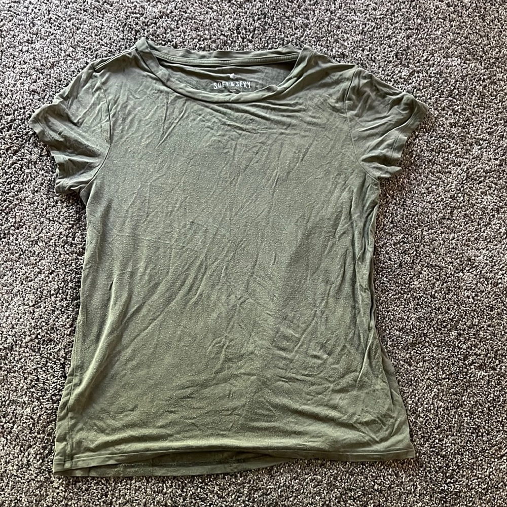 Soft n sexy olive green tee, size XS